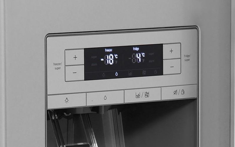 Tủ lạnh Bosch KAD90VI20 ice dispenser